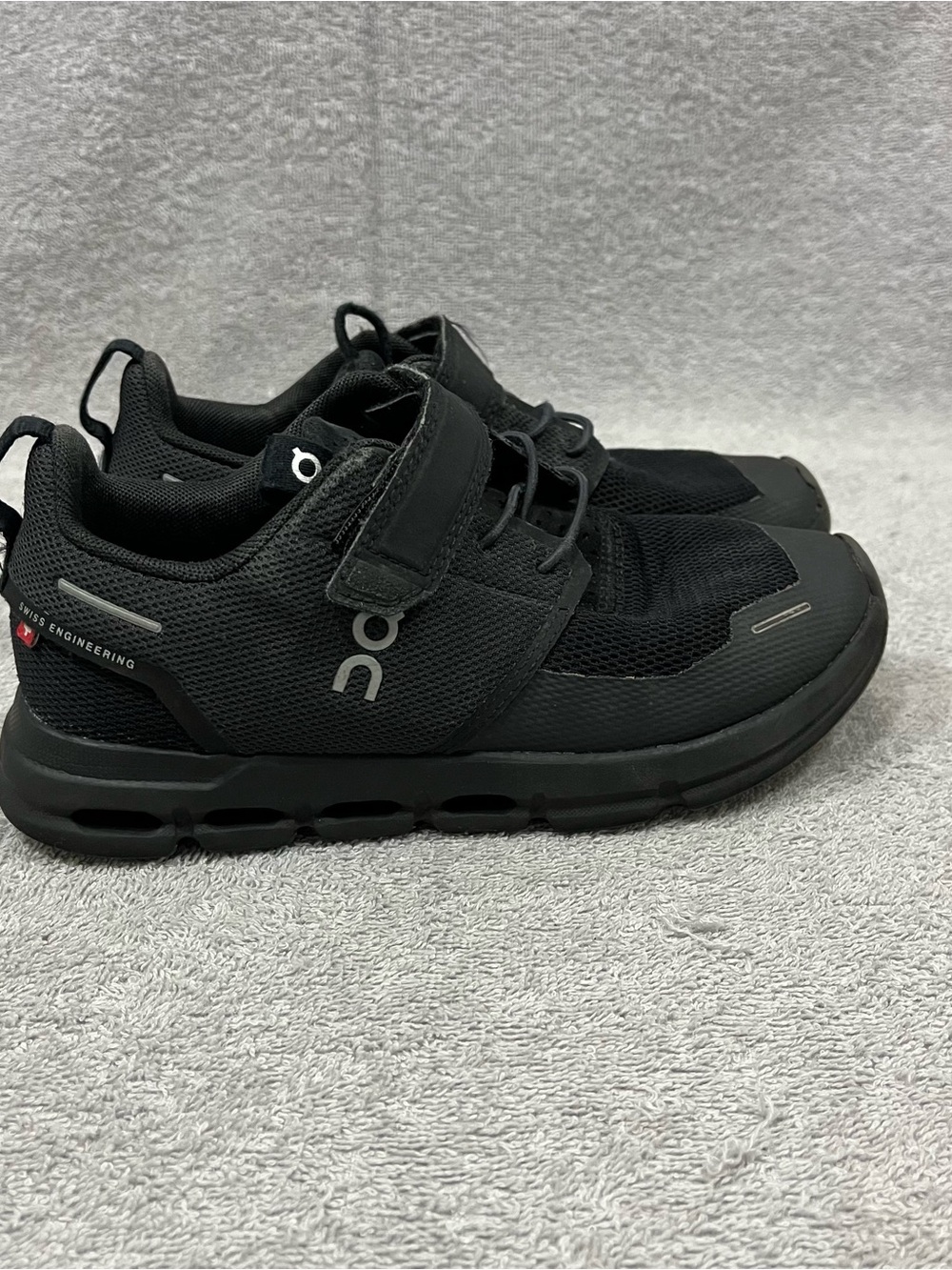 On Cloud Sky Kids Running Shoes Size 1 (K1) Black Sneakers 3KD11430485